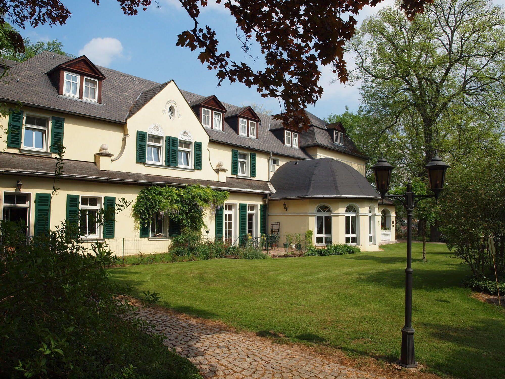 Hotel & Restaurant Bellevue Schmoelln Exteriör bild